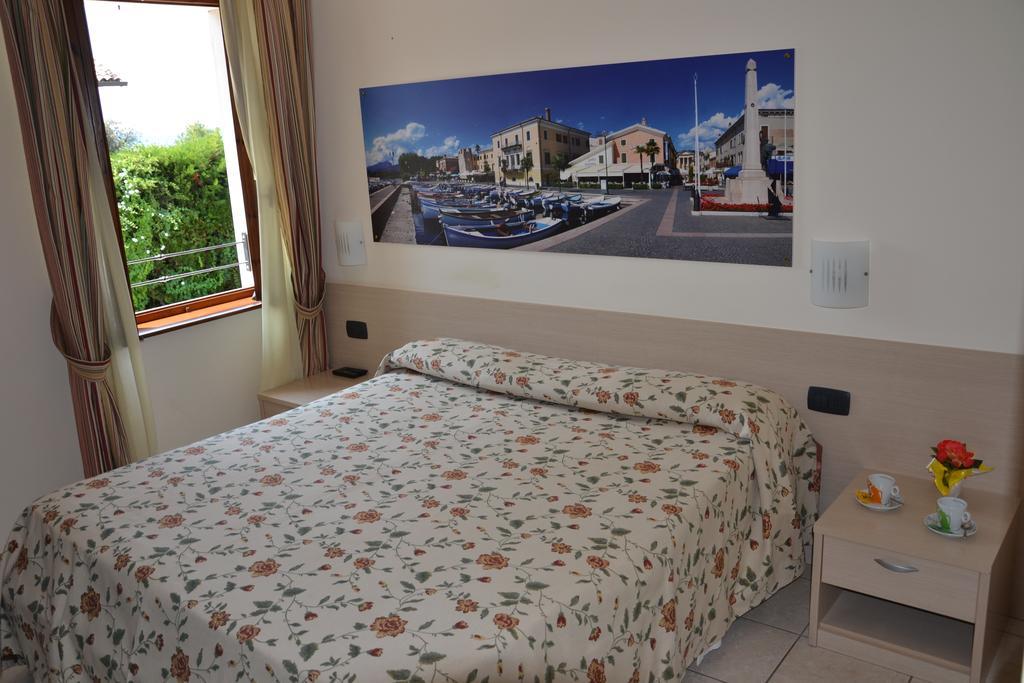 Locanda Le Palafitte Bardolino Phòng bức ảnh