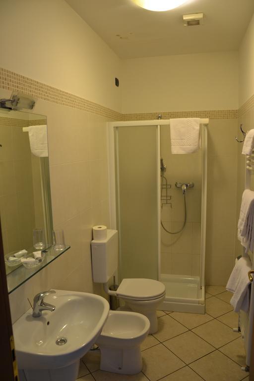 Locanda Le Palafitte Bardolino Phòng bức ảnh